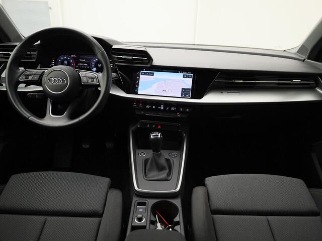 Audi A3 SPORTBACK 30 TFSI/110PK Business edition · Navigatie · Lane assist · Sportstoelen