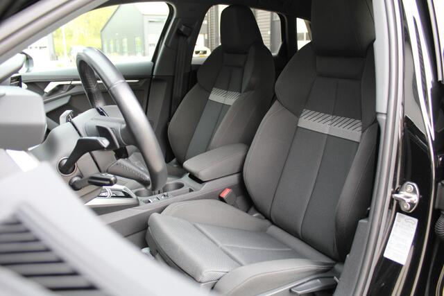 Audi A3 SPORTBACK 40 TFSI e 204Pk PHEV Business edition | Donkere hemel | Full-LED