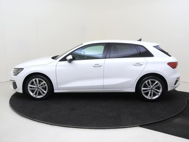 Audi A3 SPORTBACK 30 TFSI Pro Line | CarPlay | Lane- en frontassist | Draadloze telefoonlader | Climate control | Cruise control |