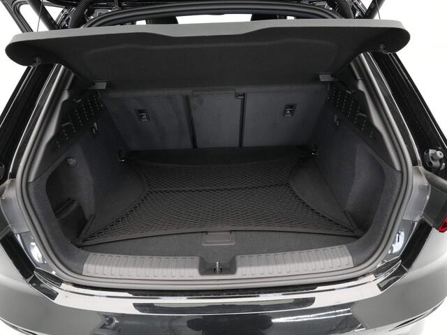 Audi A3 SPORTBACK 30 TFSI 110 pk S-Tronic S line edition S Line Trekhaak Adaptive Cruise Control Stoelverwarming 30
