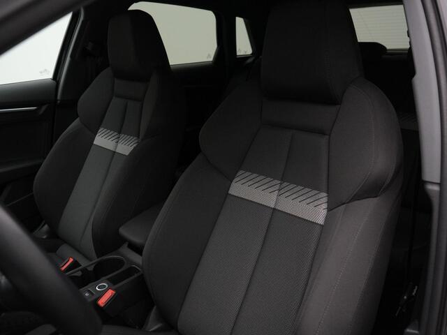 Audi A3 SPORTBACK Advanced edition 40 TFSI e 204 pk S-tronic | Navigatie | Stoelverwarming | Keyless Entry | Parkeersensoren achter