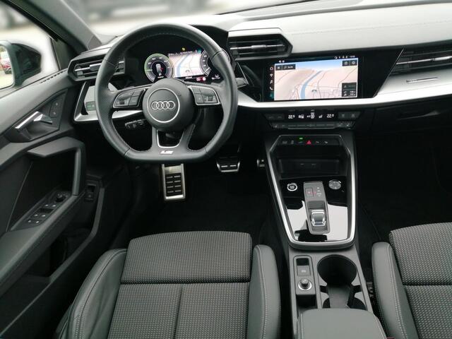Audi A3 SPORTBACK 40 TFSI e S-LINE ** LED, VIRTUAL, PANORAMA, ACC, 18-inch LMV, SPIEGELPACK ** 1e Eig - Slechts 25.500 km. ** ** INFORMEER OOK NAAR ONZE AANTREKKELIJKE FINANCIAL-LEASE TARIEVEN **