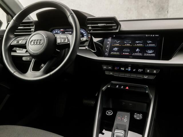 Audi A3 SPORTBACK 30 TFSI Sportline Automaat (APPLE CARPLAY, GROOT NAVI, VIRTUAL COCKPIT, CAMERA, SPORTSTOELEN, LED KOPLAMPEN, GETINT GLAS, ZWART HEMEL, CRUISE, NIEUWSTAAT)