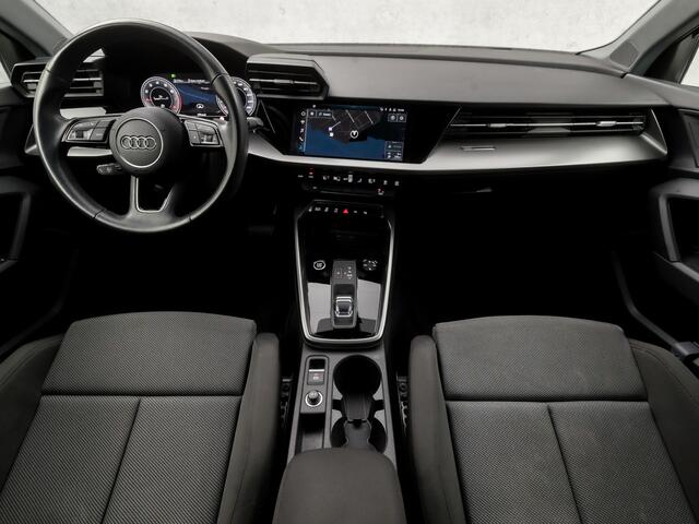 Audi A3 SPORTBACK 30 TFSI Business Sportline Automaat (APPLE CARPLAY, GROOT NAVI, CAMERA, ADAPTIVE CRUISE, SPORTSTOELEN, GETINT GLAS, MATRIX LED, NIEUWE APK, NIEUWSTAAT)