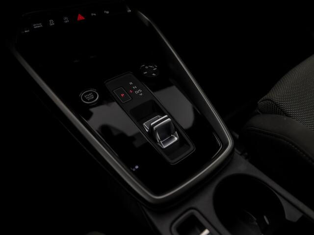 Audi A3 SPORTBACK 30 TFSI Business Sportline Automaat (APPLE CARPLAY, GROOT NAVI, CAMERA, ADAPTIVE CRUISE, SPORTSTOELEN, GETINT GLAS, MATRIX LED, NIEUWE APK, NIEUWSTAAT)