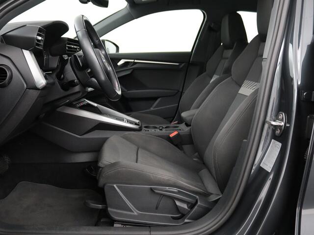 Audi A3 SPORTBACK 30 TFSI Business edition Automaat | Trekhaak | Navigatie | Appel CarPlay | Cruise Control | DAB | LED | LMV