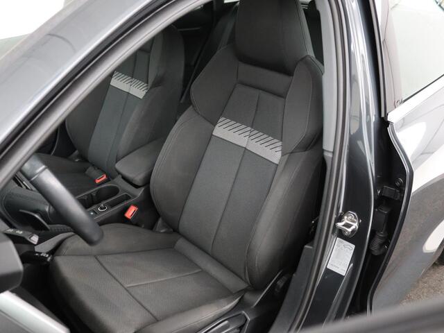 Audi A3 SPORTBACK 30 TFSI Business edition Automaat | Trekhaak | Navigatie | Appel CarPlay | Cruise Control | DAB | LED | LMV