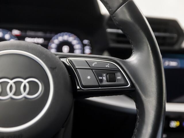 Audi A3 SPORTBACK 30 TFSI Sportline Automaat (APPLE CARPLAY, GROOT NAVI, CLIMATE, GETINT GLAS, SPORTSTOELEN, CRUISE, MATRIX LED, PARKEERSENSOREN, NIEUWSTAAT)