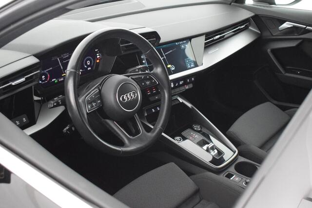 Audi A3 SPORTBACK 35 TFSI 150pk S-Tronic Business edition Trekhaak Panoramadak Virtual Cockpit Sportstoelen Navigatie