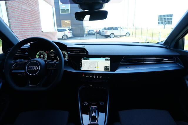 Audi A3 SPORTBACK 45 TFSI e S edition Competition 245pk Panoramadak/Stoelverwarming/Camera
