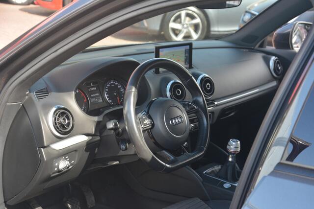 Audi A3 SPORTBACK 1.8 TFSI S-Line | Panoramadak | Keyless | Xenon | Sportstoelen | Stoelverwarming | Navigatie!! | Super uitgevoerde Audi A3 en keurig onderhouden!!