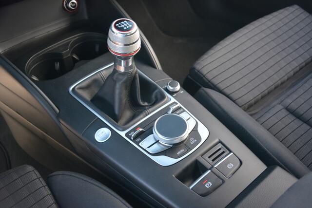 Audi A3 SPORTBACK 1.8 TFSI S-Line | Panoramadak | Keyless | Xenon | Sportstoelen | Stoelverwarming | Navigatie!! | Super uitgevoerde Audi A3 en keurig onderhouden!!