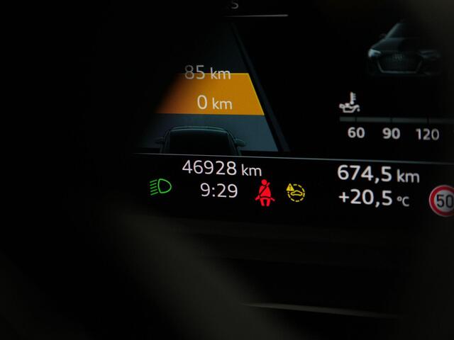 Audi A3 SPORTBACK S edition Competition 45 TFSI e 245 pk S-tronic | Stoelverwarming | Parkeersensoren achter | Leder | Cruise | 18 inch
