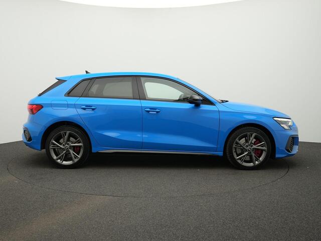Audi A3 SPORTBACK S edition Competition 45 TFSI e 245 pk S-tronic | Stoelverwarming | Parkeersensoren achter | Leder | Cruise | 18 inch