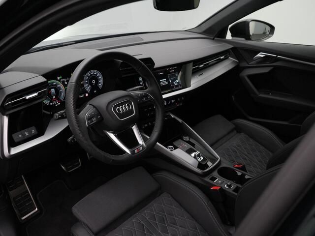 Audi A3 SPORTBACK 45 TFSI e 245 pk S-tronic S edition Competition / S-Line | GOODWOOD GREEN | Matrix LED | Elektr. verstelbare stoel | Leder/alcantara | Bang & Olufsen | Achteruitrijcamera | Navigatie