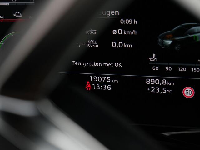 Audi A3 SPORTBACK 45 TFSI e 245 pk S-tronic S edition Competition / S-Line | GOODWOOD GREEN | Matrix LED | Elektr. verstelbare stoel | Leder/alcantara | Bang & Olufsen | Achteruitrijcamera | Navigatie