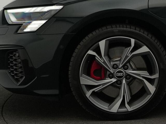 Audi A3 SPORTBACK 45 TFSI e 245 pk S-tronic S edition Competition / S-Line | GOODWOOD GREEN | Matrix LED | Elektr. verstelbare stoel | Leder/alcantara | Bang & Olufsen | Achteruitrijcamera | Navigatie