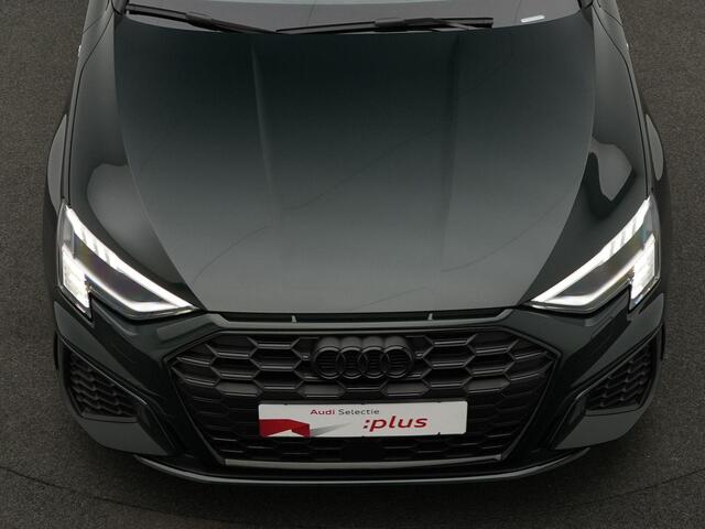 Audi A3 SPORTBACK 45 TFSI e 245 pk S-tronic S edition Competition / S-Line | GOODWOOD GREEN | Matrix LED | Elektr. verstelbare stoel | Leder/alcantara | Bang & Olufsen | Achteruitrijcamera | Navigatie