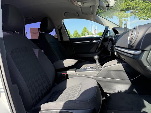 Audi A3 SPORTBACK 1.2 TFSI Ambition Pro Line S 1e Eigenaar,Navi,Clima,Cruise,6 Bak,Stoelverwarming,110pk,Pdc,Lmv 18'',Apk tot 04-2026