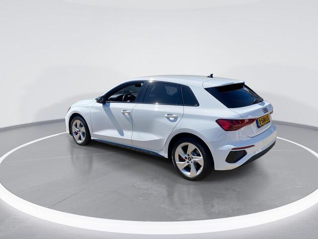 Audi A3 SPORTBACK 45 TFSI PHEV 245PK Business edition | S-line Exterieur | Digitaal Display | Stoelverwarming |