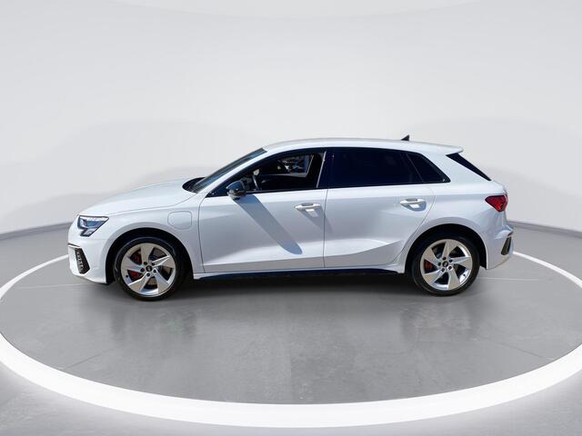 Audi A3 SPORTBACK 45 TFSI PHEV 245PK Business edition | S-line Exterieur | Digitaal Display | Stoelverwarming |