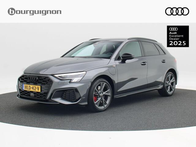 Audi A3 SPORTBACK 45 TFSi e 245 Pk S-Line Competition | Full LED | 18 Inch | Zwart Optiek | Trekhaak | Adaptive Cruise | Stoelverwarming | Privacy Glass | Carplay | 9.054 Km!!