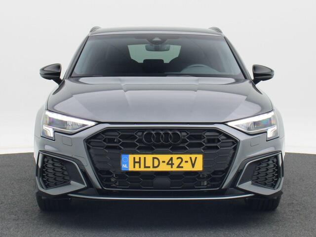 Audi A3 SPORTBACK 45 TFSi e 245 Pk S-Line Competition | Full LED | 18 Inch | Zwart Optiek | Trekhaak | Adaptive Cruise | Stoelverwarming | Privacy Glass | Carplay | 9.054 Km!!