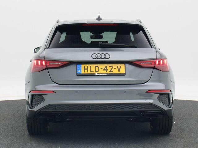 Audi A3 SPORTBACK 45 TFSi e 245 Pk S-Line Competition | Full LED | 18 Inch | Zwart Optiek | Trekhaak | Adaptive Cruise | Stoelverwarming | Privacy Glass | Carplay | 9.054 Km!!