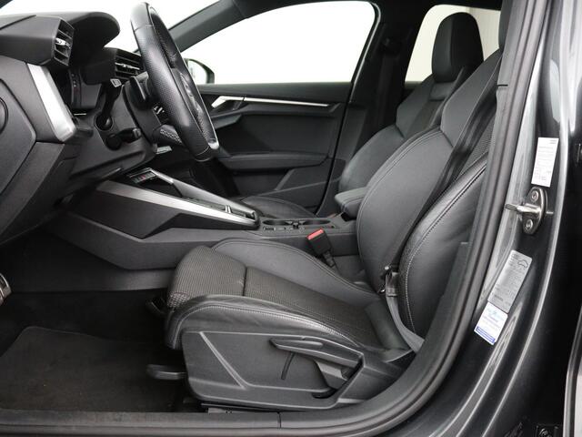 Audi A3 SPORTBACK 30 TFSI S edition | Carplay | Trekhaak | Sportstoelen | Navigatie | Virtual Cockpit | Half leder | Full LED | Climate control | Cruise control | Getint glas