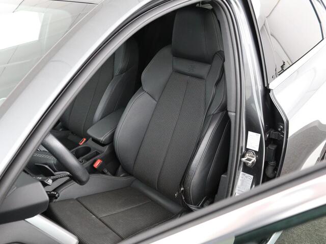 Audi A3 SPORTBACK 30 TFSI S edition | Carplay | Trekhaak | Sportstoelen | Navigatie | Virtual Cockpit | Half leder | Full LED | Climate control | Cruise control | Getint glas