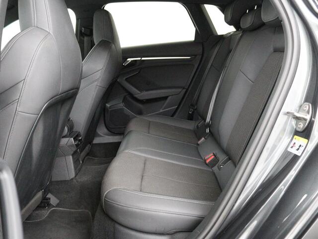 Audi A3 SPORTBACK 30 TFSI S edition | Carplay | Trekhaak | Sportstoelen | Navigatie | Virtual Cockpit | Half leder | Full LED | Climate control | Cruise control | Getint glas