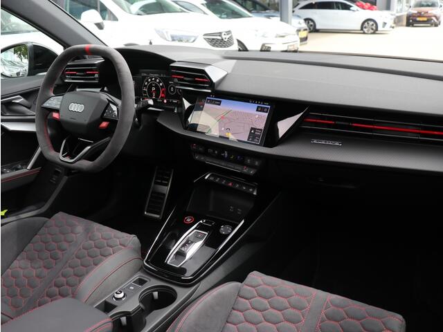 Audi A3 SPORTBACK 2.5 TFSI RS 3 quattro I Panoramadak I Kuipstoelen I Sonos