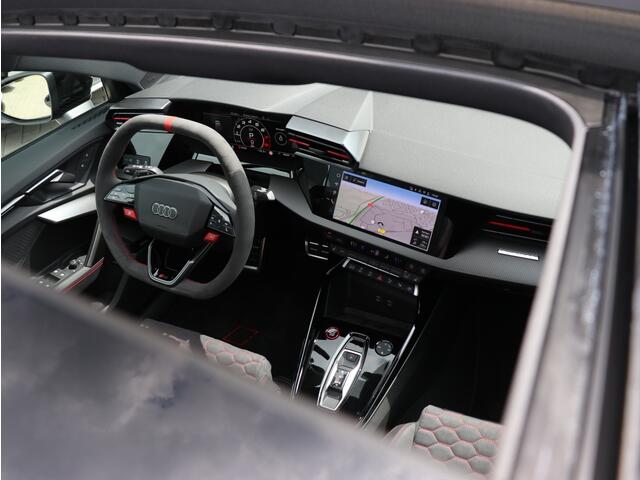 Audi A3 SPORTBACK 2.5 TFSI RS 3 quattro I Panoramadak I Kuipstoelen I Sonos