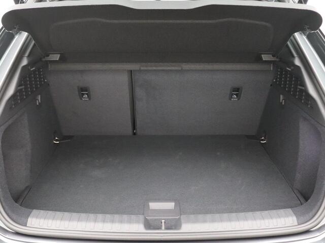 Audi A3 SPORTBACK 45 TFSI e S edition Competition 272PK S-Tronic Led matrix, adaptive cruise, panoramadak, keyless, achteruitrijcamera, stoelverwarming voor, 18" lichtmetaal