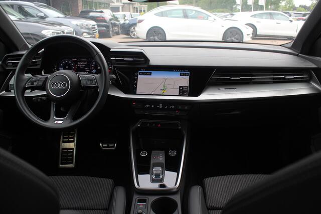 Audi A3 SPORTBACK 30 TFSI S edition / Virtual Cockpit / Apple CarPlay / Full LED / 17'' / Navigatie / Half leder / Parkeerhulp achter / ACC