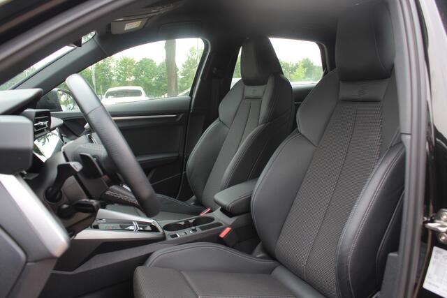 Audi A3 SPORTBACK 30 TFSI S edition / Virtual Cockpit / Apple CarPlay / Full LED / 17'' / Navigatie / Half leder / Parkeerhulp achter / ACC