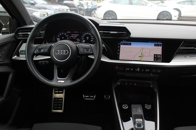 Audi A3 SPORTBACK 30 TFSI S edition / Virtual Cockpit / Apple CarPlay / Full LED / 17'' / Navigatie / Half leder / Parkeerhulp achter / ACC