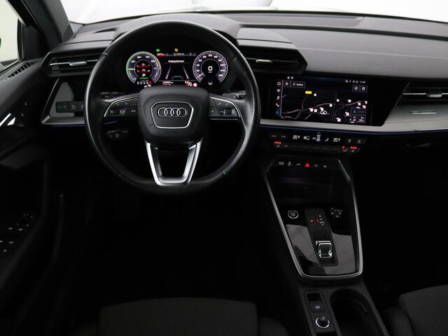 Audi A3 SPORTBACK 45 TFSIe Business Edition | Head-Up | Stoelverwarming | Adaptive cruise | Carplay | Bang & Olufsen | Matrix LED | Keyless | Park Assist | Virtual Cockpit