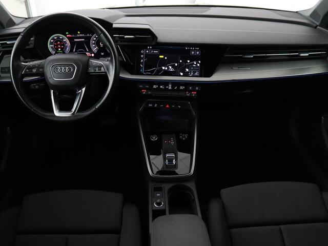 Audi A3 SPORTBACK 45 TFSIe Business Edition | Head-Up | Stoelverwarming | Adaptive cruise | Carplay | Bang & Olufsen | Matrix LED | Keyless | Park Assist | Virtual Cockpit