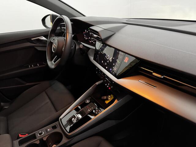 Audi A3 SPORTBACK 30 TFSI S-line Airco, Navi, Parkeersensoren, Virtual desk, Cruise control, Stoelverwarming, A start stop