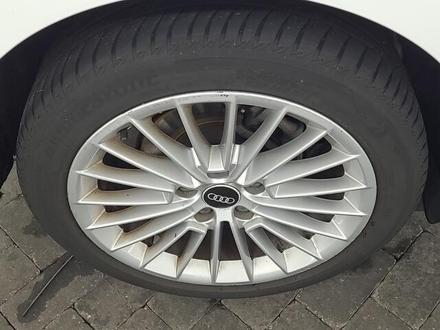 Audi A3 SPORTBACK 30 TFSI Business edition (111 PK) 1e-Eig. & Dealer-Onderh. BOVAG-Garantie. NL-Auto. Navigatie/Apple-Carplay/Android-Auto, Cruisecontrol, Parkeersensoren-V+A, Achteruitrijcamera, Stoelverwarming, DAB, Lm-Velgen-17Inch, Virtual Cockpit, Sportstoelen, Privac