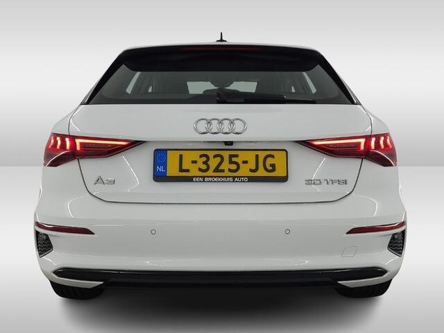 Audi A3 SPORTBACK 30 TFSI Business edition (111 PK) 1e-Eig. & Dealer-Onderh. BOVAG-Garantie. NL-Auto. Navigatie/Apple-Carplay/Android-Auto, Cruisecontrol, Parkeersensoren-V+A, Achteruitrijcamera, Stoelverwarming, DAB, Lm-Velgen-17Inch, Virtual Cockpit, Sportstoelen, Privac