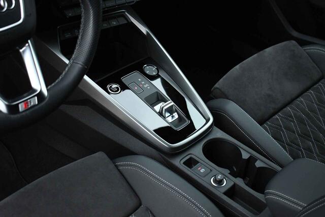 Audi A3 SPORTBACK 40 TFSI e S-Line Pano 19inch Optic-black Carplay