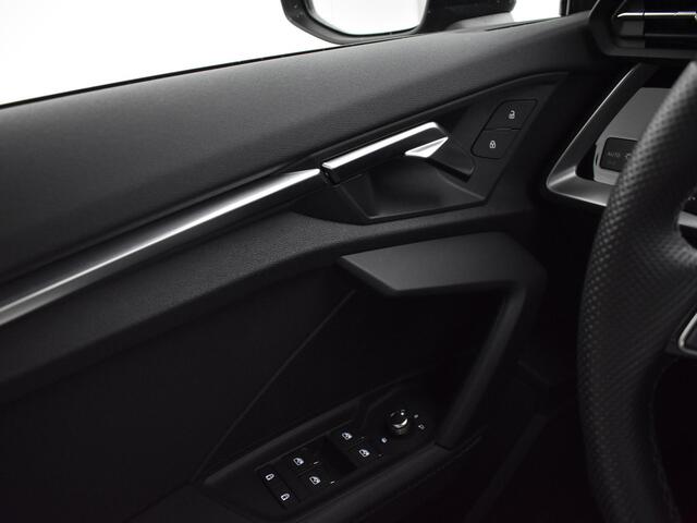 Audi A3 SPORTBACK 35 TFSI S edition · Apple/Android Car Play · Camera · P-Sensoren · Park Assist · Navi · Zwart Optiek Plus · 17'' Inch · Garantie t/m 30-05-2028 of 100.000km