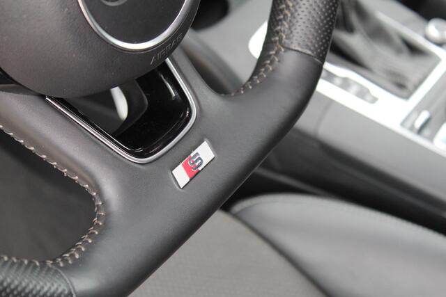 Audi A3 SPORTBACK 35 TFSI CoD Sport S Line Black Edition | 19'' | Afgevlakt stuur