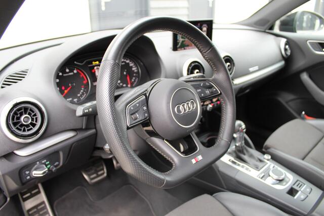 Audi A3 SPORTBACK 35 TFSI CoD Sport S Line Black Edition | 19'' | Afgevlakt stuur