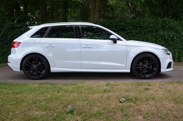 Audi A3 SPORTBACK 35 TFSI CoD Advance Sport S Line Automaat/Navi/Led/Pdc/Ecc/Stoelverwarming/Virtual cockpit/Cr-Controle/18-Inch Lmv/Panoramadak