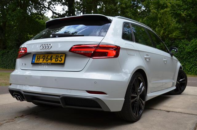 Audi A3 SPORTBACK 35 TFSI CoD Advance Sport S Line Automaat/Navi/Led/Pdc/Ecc/Stoelverwarming/Virtual cockpit/Cr-Controle/18-Inch Lmv/Panoramadak