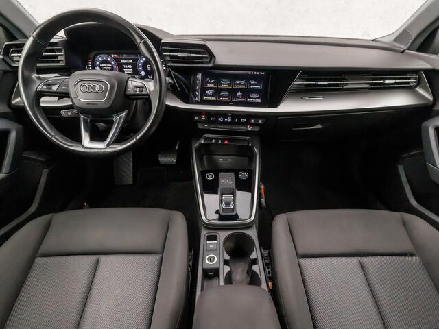 Audi A3 SPORTBACK 30 TFSI Black Sport Automaat (APPLE CARPLAY, GROOT NAVI, ADAPTIVE CRUISE, SPORTSTUUR, SPORTSTOELEN, LED KOPLAMPEN, LANE ASSIST, CRUISE, DAB+, PARKEERSENSOREN, NIEUWSTAAT)