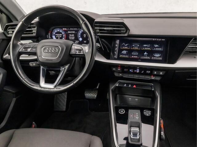 Audi A3 SPORTBACK 30 TFSI Black Sport Automaat (APPLE CARPLAY, GROOT NAVI, ADAPTIVE CRUISE, SPORTSTUUR, SPORTSTOELEN, LED KOPLAMPEN, LANE ASSIST, CRUISE, DAB+, PARKEERSENSOREN, NIEUWSTAAT)